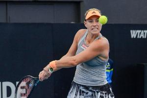 Sorgen vor Australian Open: Kerber gibt in Adelaide verletzt auf