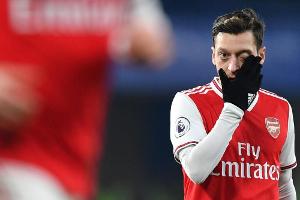 England: Arsenal rettet in Unterzahl Punkt gegen Chelsea - ManCity verkürzt Rückstand