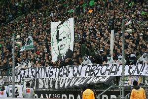 Wegen Hopp-Plakaten: DFB ermittelt gegen Mönchengladbach