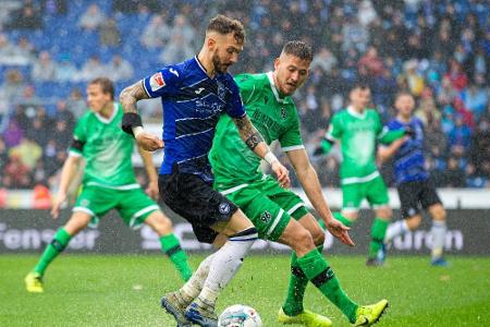 Wasserschlacht in Bielefeld: Arminia schlägt Hannover 96 Wasserschlacht in Bielefeld: Arminia schlägt Hannover 96