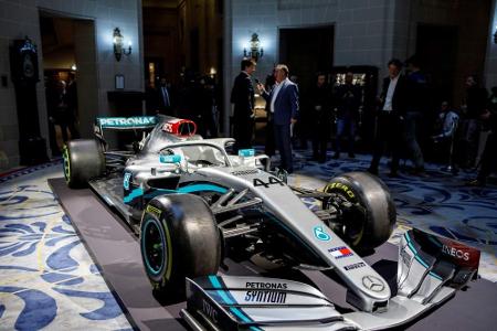 Mit dem W11 auf Schumachers Spuren: Mercedes präsentiert neuen Silberpfeil Mit dem W11 auf Schumachers Spuren: Mercedes präsentiert neuen Silberpfeil