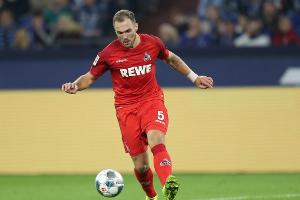 Kölns Czichos mit Halsverletzung vom Platz getragen