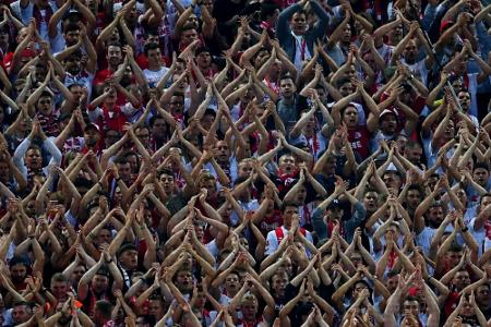 Kritik von FC-Fans: Köln und Hertha überprüfen verzögerte Einlasskontrollen Kritik von FC-Fans: Köln und Hertha überprüfen verzögerte Einlasskontrollen