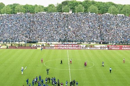 Schalke eröffnet umgebautes Parkstadion Schalke eröffnet umgebautes Parkstadion
