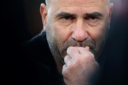 Wegen Corona-Krise: Bosz plädiert für Verschiebung der Spiele Wegen Corona-Krise: Bosz plädiert für Verschiebung der Spiele