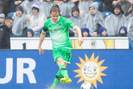 Corona-Infizierter 96-Profi Hübers klagt über Langeweile Corona-Infizierter 96-Profi Hübers klagt über Langeweile