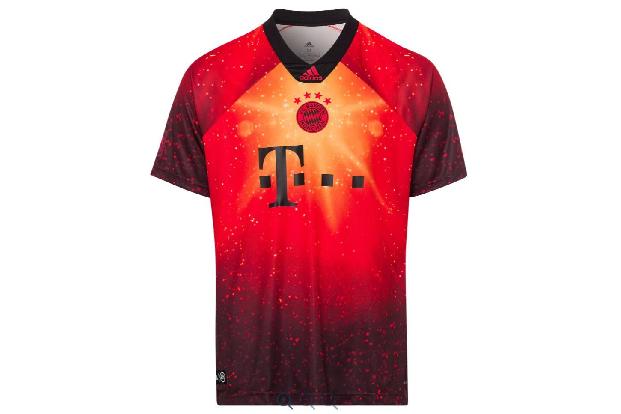 Ende 2018 stellt der deutsche Rekordmeister sein so genanntes 'EA Sports Sonder-Trikot' von adidas vor. Das Design des Jerse...