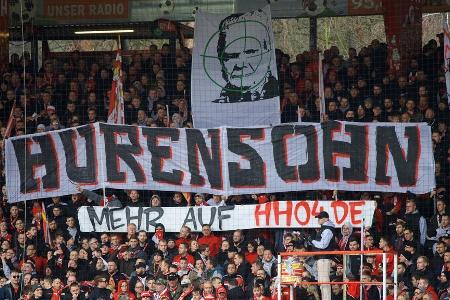 Am Sonntag legten die Fans der Berliner nach. Auch dieses Spiel stand nach mehreren Unterbrechungen vor dem Abbruch.