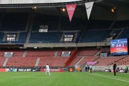 Der Bundesliga droht wegen der Corona-Krise ein Novum: Ein Geisterspiel hat es in der fast 57-jährigen Geschichte des deutsc... Der Bundesliga droht wegen der Corona-Krise ein Novum: Ein Geisterspiel hat es in der fast 57-jährigen Geschichte des deutsc...