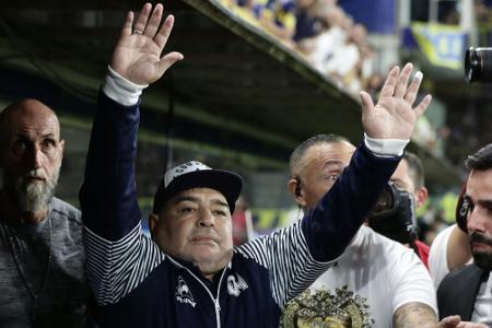 Maradona bittet Maradona bittet