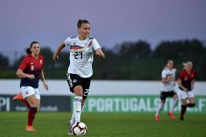 Frauenfußball-EM um ein Jahr in den Sommer 2022 verschoben