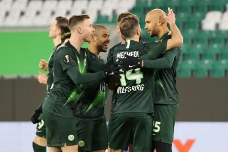 Hilfe im Supermarkt, Video-Gespräche mit Senioren: Wolfsburgs Bundesliga-Teams engagieren sich Hilfe im Supermarkt, Video-Gespräche mit Senioren: Wolfsburgs Bundesliga-Teams engagieren sich