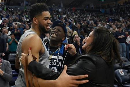 Corona-Erkrankung: NBA-Profi Towns trauert um seine Mutter Corona-Erkrankung: NBA-Profi Towns trauert um seine Mutter