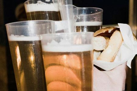 Amateurvereine verkaufen virtuelles Bier und Bratwürstchen Amateurvereine verkaufen virtuelles Bier und Bratwürstchen