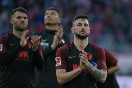 FC Augsburg verteilt Gutscheine an Helfer FC Augsburg verteilt Gutscheine an Helfer