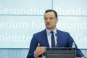 Nach Kabinen-Video: Spahn begrüßt Kalou-Suspendierung