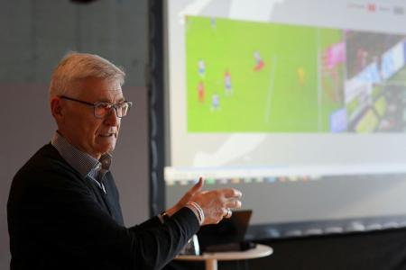 Fröhlich lobt Umgang mit Schiris: Fröhlich lobt Umgang mit Schiris: