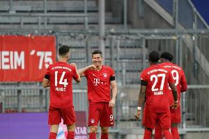 Vor Topspiel in Dortmund: Doppelter Hinteregger lässt Bayern wackeln
