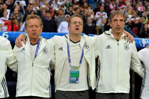 DFB-Arzt Meyer warnt: Zu viele Coronafälle "können System ins Wanken bringen"