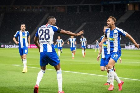 Hertha BSC gewinnt Berliner Geisterderby klar - Traumstart für Labbadia Hertha BSC gewinnt Berliner Geisterderby klar - Traumstart für Labbadia