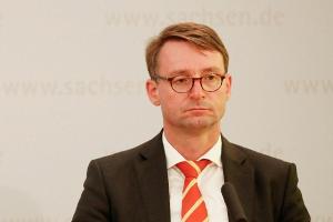 Sächsischer Innenminister droht mit Spielabbruch bei Fanansammlungen