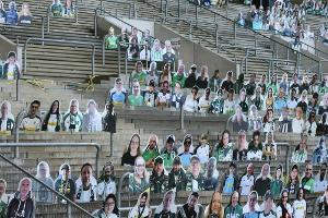 13.000 Pappkameraden beim West-Duell in Gladbach