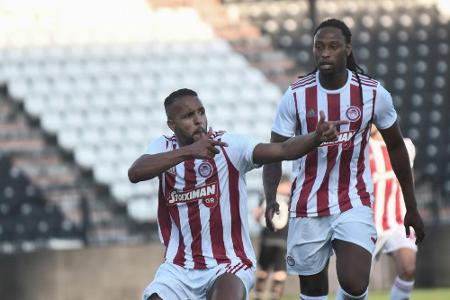 Olympiakos zum 45. Mal griechischer Fußball-Meister Olympiakos zum 45. Mal griechischer Fußball-Meister