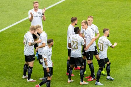 Dank HSV-Patzer: Heidenheim trotz Niederlage in der Relegation Dank HSV-Patzer: Heidenheim trotz Niederlage in der Relegation