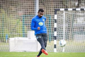 Handschläge im Facebook-Video: Hertha suspendiert Kalou