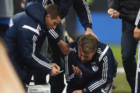 Beim Spiel Schalke gegen Köln im Dezember 2014 wurde S04-Co-Trainer Sven Hübscher von einem Sturmfeuerzeug getroffen. Der We...