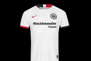 Frankfurt im Pokalspiel bei Bayern mit "blacklivesmatter-Trikot"