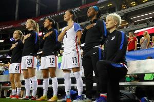 US-Fußballverband kippt umstrittene Kniefall-Regel: "Wir entschuldigen uns"