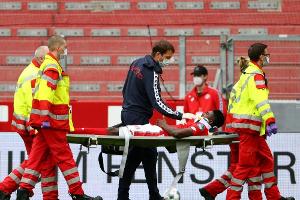 Mainz gibt leichte Entwarnung: Awoniyi nach Zusammenprall ansprechbar