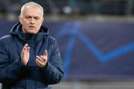 Der Star-Trainer wurde von seinem Klub Tottenham Hotspur ermahnt, weil er beim Training mit Mittelfeldspieler Tanguy Ndombel...