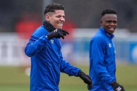 Der Schalker Mittelfeldspieler wurde nachts mit einer größeren Gruppe in einer Essener Shisha-Bar erwischt, als Nordrhein-We...