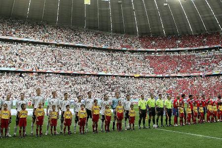 Bei der Weltmeisterschaft 2006 ist die Allianz Arena Austragungsort des Eröffnungsspiels zwischen Deutschland und Costa Rica...