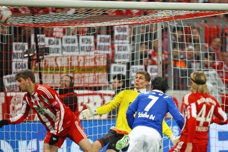 'Koan Neuer' skandieren die Bayern-Fans 2011 im Rahmen des Pokal-Halbfinals gegen den FC Schalke 04. Am Ende jubeln jedoch e...