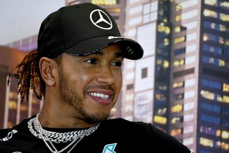 Hamilton steigt wieder ins Auto - Mercedes testet neue Corona-Abläufe Hamilton steigt wieder ins Auto - Mercedes testet neue Corona-Abläufe