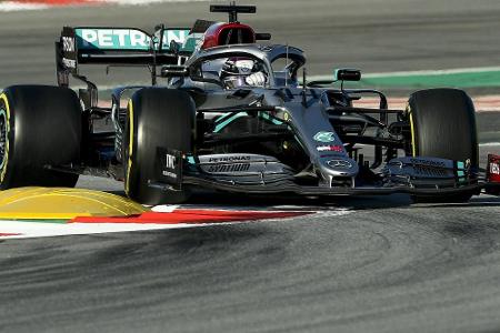 Hamilton und Bottas testen vor Saisonstart in Silverstone Hamilton und Bottas testen vor Saisonstart in Silverstone