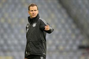 Bierhoff will Nationalspieler im Umgang mit "Verschwörungs-Schwachsinn" schulen