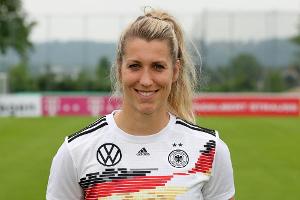 Nationalspielerin Schweers beendet Fußball-Karriere