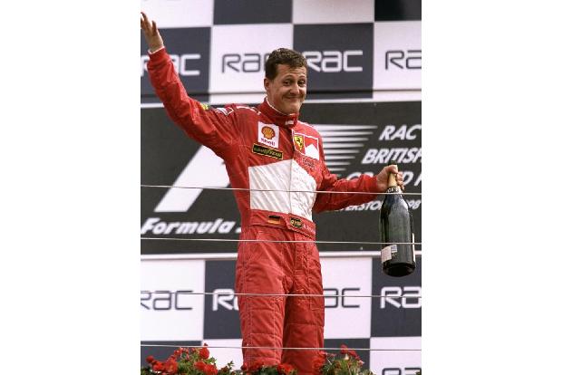 1998 gewinnt Michael Schumacher den Großen Preis von Großbritannien in der Boxengasse. Der Deutsche bekommt kurz vor Schluss...