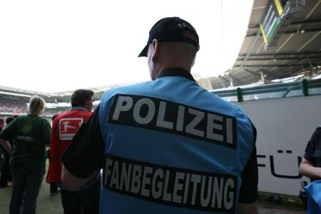 Mehrere Festnahmen nach Ausschreitungen in Bremen Mehrere Festnahmen nach Ausschreitungen in Bremen