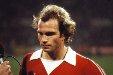 239 Bundesligaspiele bestritt Uli Hoeneß für den FC Bayern, ehe eine Knieverletzung sein Karriereende einleitete. Dem Verein...