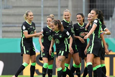 Geister-Double mit Rekord: Wölfinnen gewinnen Final-Krimi im Elfmeterschießen Geister-Double mit Rekord: Wölfinnen gewinnen Final-Krimi im Elfmeterschießen