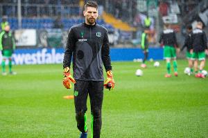 96-Coach Kocak schickt Zieler vorzeitig in die Sommerpause