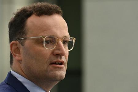 Zuschauer-Rückkehr: Spahn macht den Vereinen Hoffnung Zuschauer-Rückkehr: Spahn macht den Vereinen Hoffnung