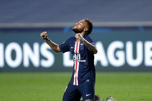 Trikottausch mit Halstenberg: Neymar bricht UEFA-Empfehlung