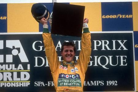 Für den jungen Michael Schumacher geht 1992 in Traum in Erfüllung. Der Kerpener gewinnt in seinem Benetton-Ford sein erstes ...