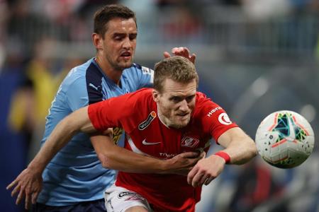 Den ehemaligen Weltmeister zog es im Sommer 2019 nach Russland. Nach einem soliden Start verlor er seinen Stammplatz. Erober...